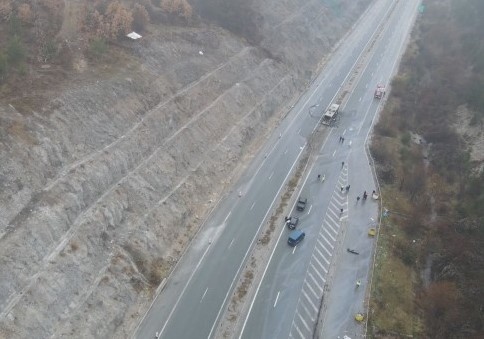 Движението от разклона за с Боснек до пътен възел Старо